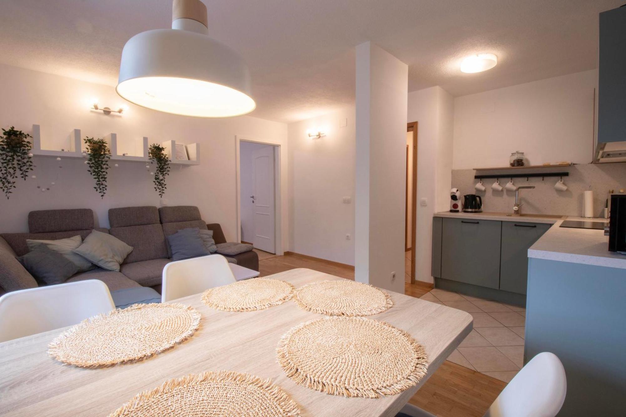 Apartment Above Lake 블레드 외부 사진